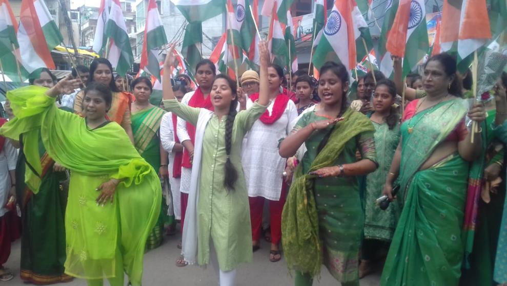 छात्राओं ने निकाला तिरंगा यात्रा
